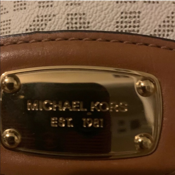 Michael Kors purse - Picture 2 of 5